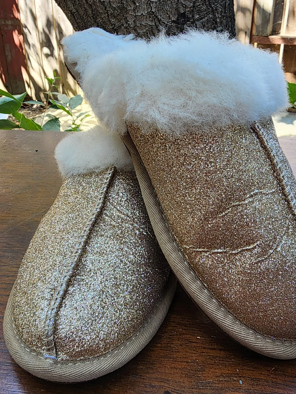 UGG Scuffette II Metallic Sparkle Gold Slippers Size [6]